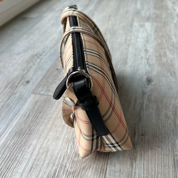 Burberry design knockoff small purse. New condition w/o tags. - Picture 6 of 10